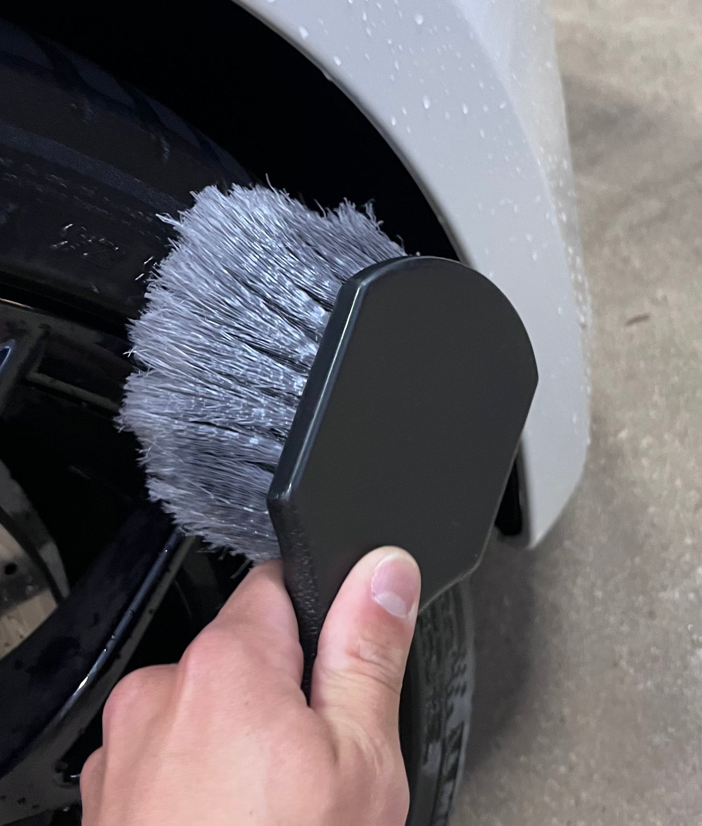 Brosse à Pneus Voiture – Poils Robustes & Manche Ergonomique | VibeAuto